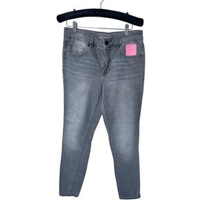 Maurices Everflex High-Rise Skinny Jeans in Gray - Size 6 / 28" Waist